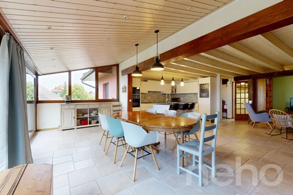 Maison jumelle rénovée à Penthéréaz !