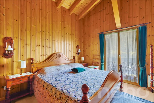 Exclusif: Grand chalet de trois chambres avec 2 garages 12