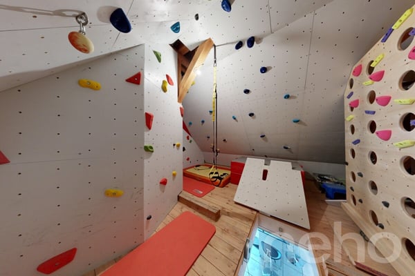 Aussergewöhnliche 5.5-Zimmer-Maisonette mit Wellnessbereich 10