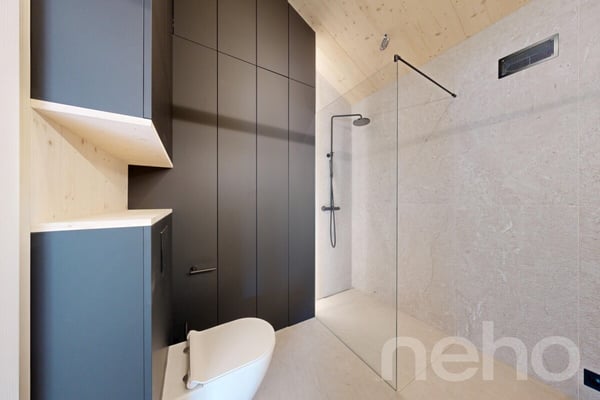 Neubau-Dachgeschosswohnung mit besonderer Architektur und Bergsicht 11