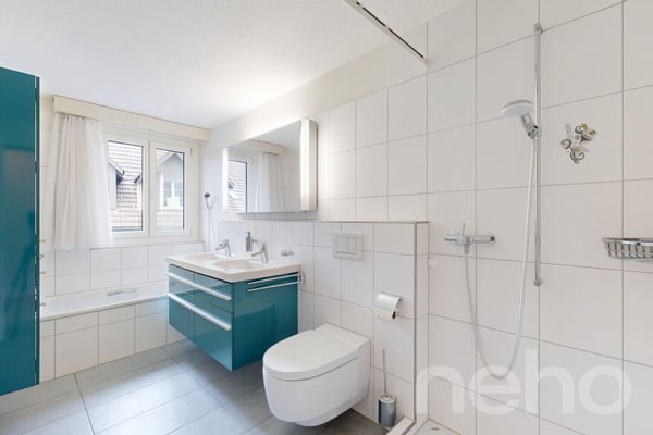 Gepflegtes 2-Familienhaus mit 835 m² Baulandparzelle 9