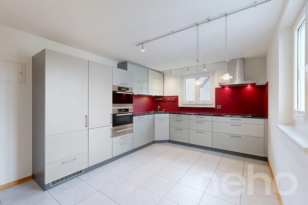 Gepflegtes 2-Familienhaus mit 835 m² Baulandparzelle 5