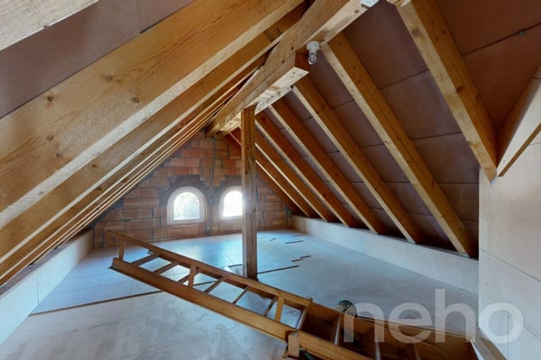 Charmante Dachwohnung mit Galerie und Weitsicht ins Grüne 10