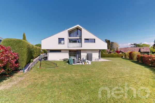 Maison contemporaine aux volumes d'exception avec vue lac et Alpes