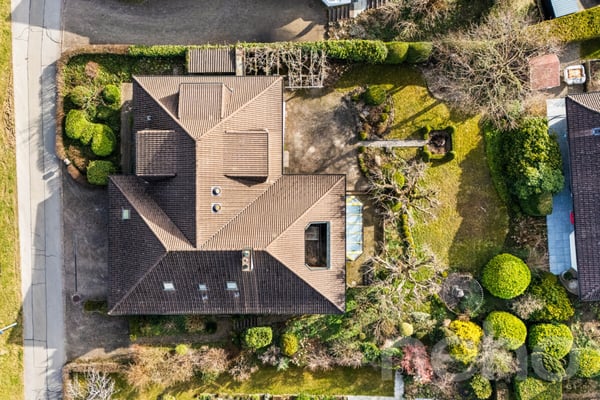 Freistehendes 6-Zimmer-Einfamilienhaus mit grossem Garten 12