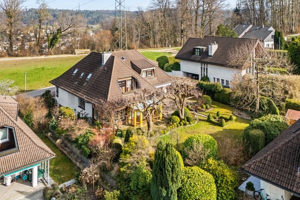 Freistehendes 6-Zimmer-Einfamilienhaus mit grossem Garten 2