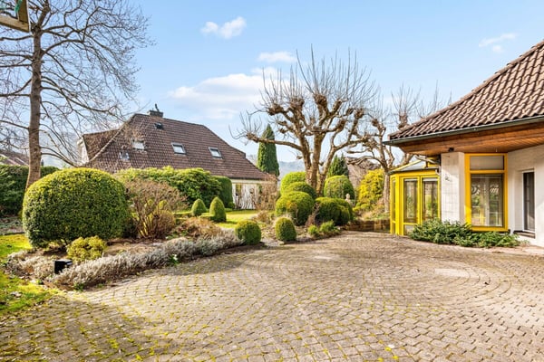 Freistehendes 6-Zimmer-Einfamilienhaus mit grossem Garten 10