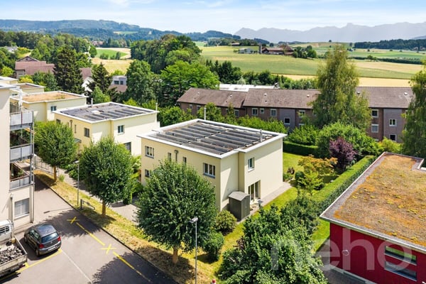 Familienfreundliche Doppelhaushälfte mit grossem Garten 2