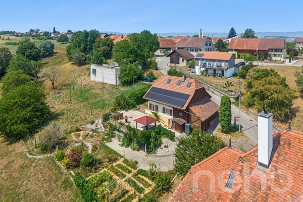 Maison rénovée avec jardin, étang et vue dégagée à 5 min d?Avenches