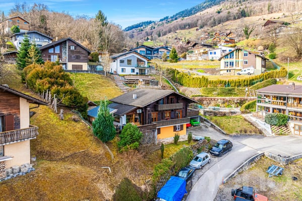 Chalet 8.5 + studio indépendant et vue dégagé dans un quartier calme