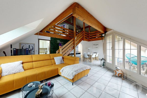 Charmante 3.5-Zimmerwohnung mit offener Galerie und Cheminée