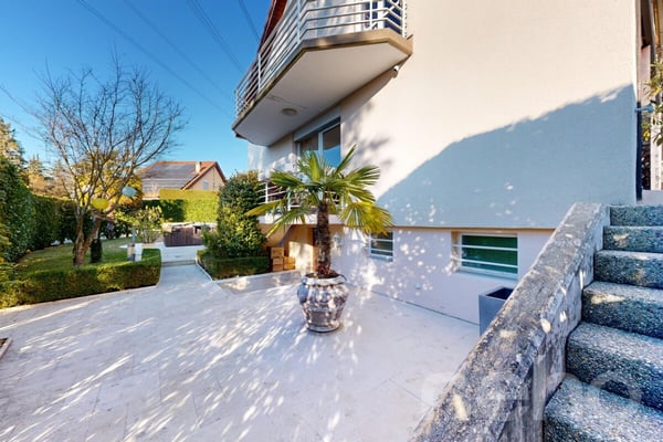Villa familiale avec jardin arboré et jacuzzi à Founex 10