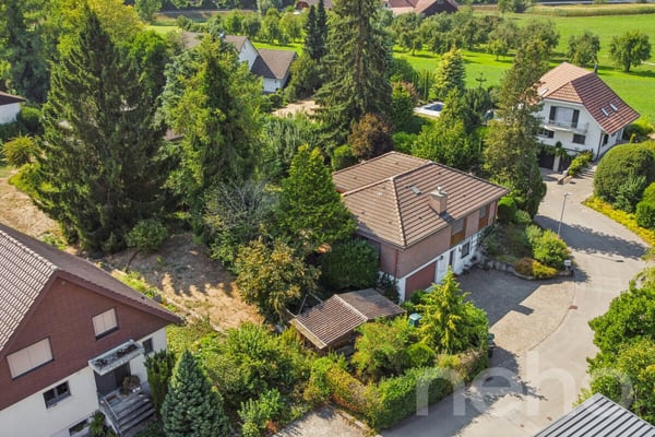 Freistehendes Einfamilienhaus auf 1'127 m² Traumgrundstück 12