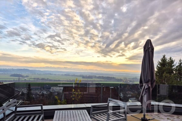 Moderne Terrassenwohnung mit beeindruckender Weitsicht 4