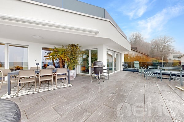 Moderne Terrassenwohnung mit beeindruckender Weitsicht