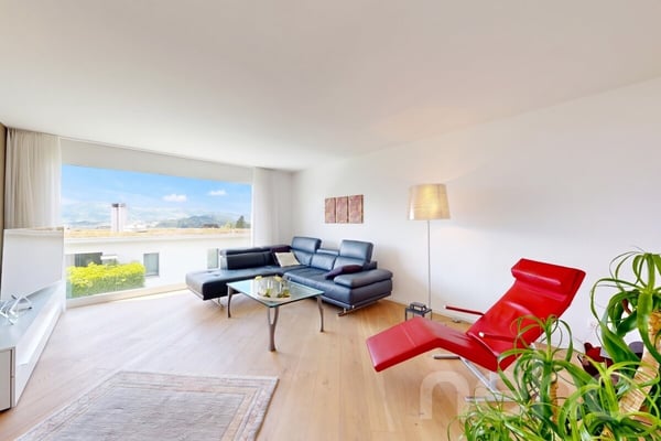 Luxuriöse 4.5-Zimmer-Wohnung mit traumhafter, unverbaubarer Weitsicht 2