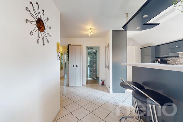Lichtdurchflutete Dachwohnung mit Balkon und Weitblick 8