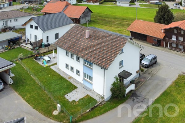 Mehrfamilienhaus im grünen Plasselb 7