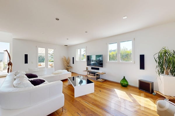 Élégante maison familiale avec piscine et jardin 12