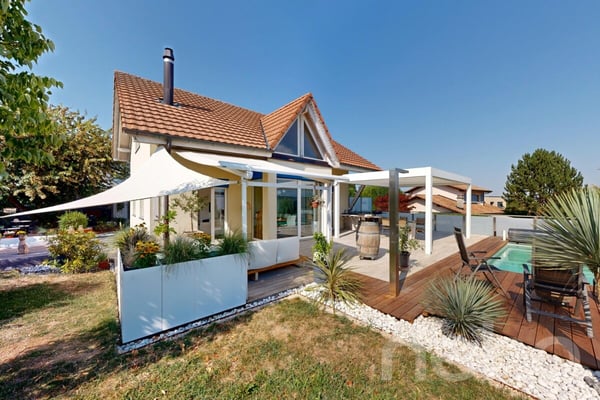 Élégante maison familiale avec piscine et jardin 3