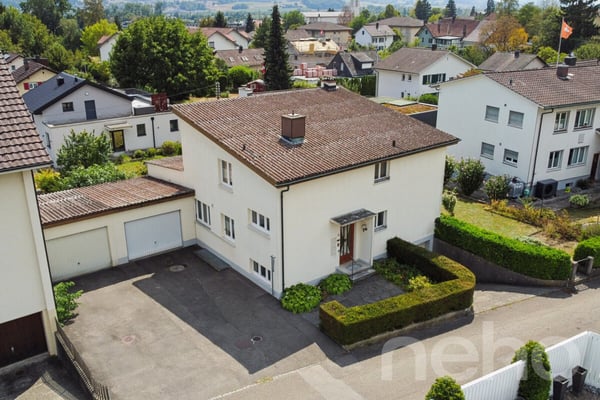 Grosszügiges Einfamilienhaus mit 2 Wohnungen und grossem Garten