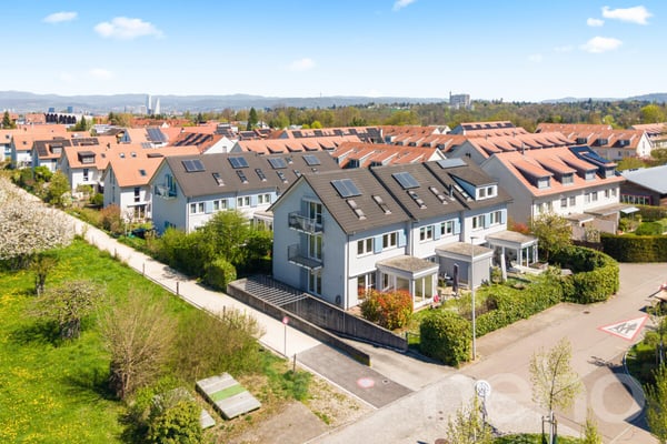 Charmantes Reiheneckhaus mit Garten in ruhiger Lage von Oberwil 3