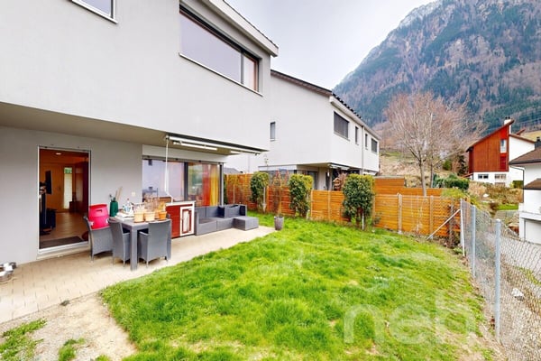Grosszügiges Doppeleinfamilienhaus an familienfreundlicher Lage 10