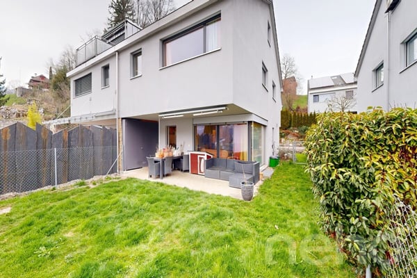 Grosszügiges Doppeleinfamilienhaus an familienfreundlicher Lage 2