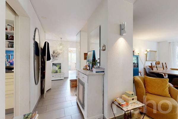 Helle 4.5-Zimmer-Wohnung mit 105 m², Cheminée, 2 Balkonen & Garage 4