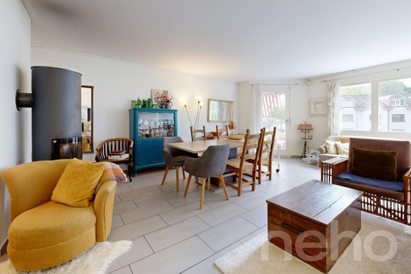 Helle 4.5-Zimmer-Wohnung mit 105 m², Cheminée, 2 Balkonen & Garage 2