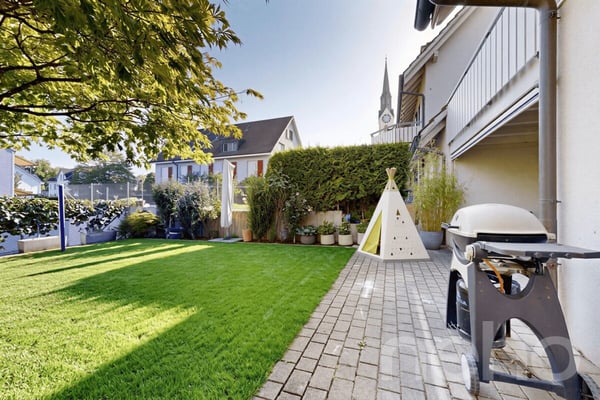Doppeleinfamilienhaus mit Garten in Sackgasse 12