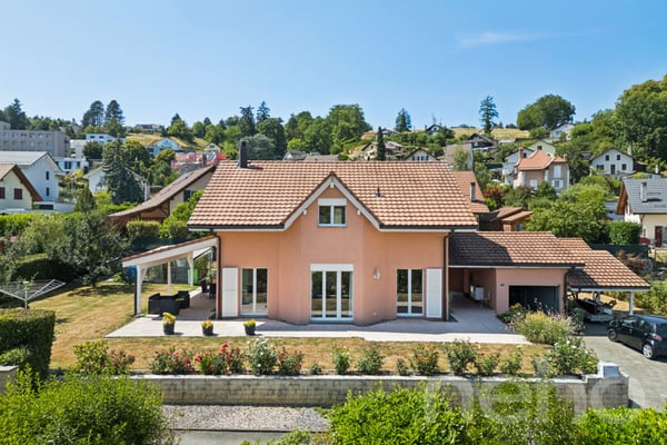 Maison familiale avec potentiel de studio ou bureau