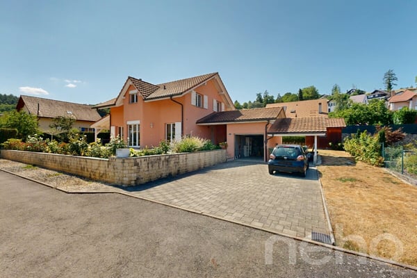 Maison familiale avec potentiel de studio ou bureau 12
