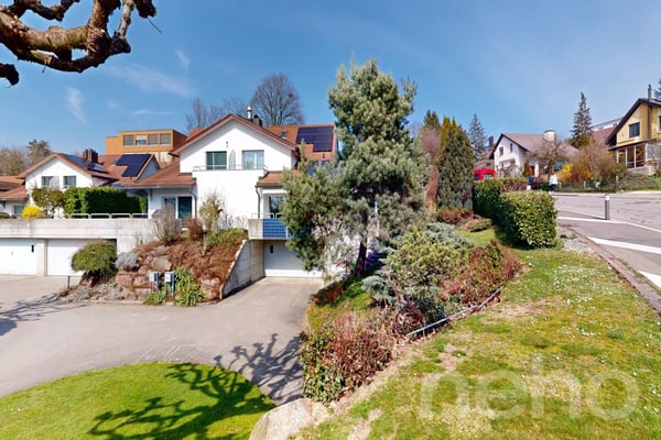 Stilvolles Doppeleinfamilienhaus an familienfreundlicher Lage 11