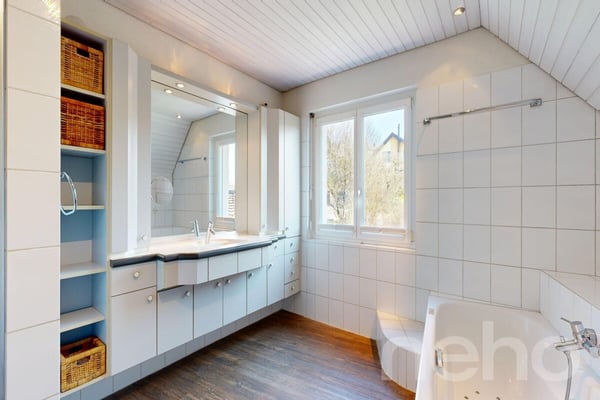 Stilvolles Doppeleinfamilienhaus an familienfreundlicher Lage 8