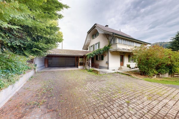 5.5-Zimmer-Einfamilienhaus mit grossem Grundstück und viel Potenzial 2