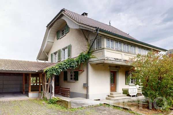 5.5-Zimmer-Einfamilienhaus mit grossem Grundstück und viel Potenzial 3