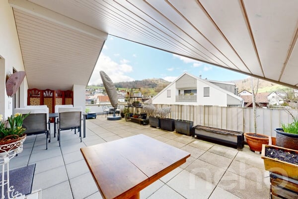 Exklusive 5.5-Attika mit Terrasse, Sauna und viel Platz 10
