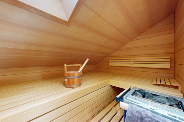 Exklusive 5.5-Attika mit Terrasse, Sauna und viel Platz 11