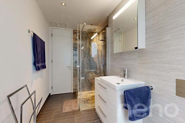 Hochwertige 3.5-Zimmer-Wohnung an begehrter Lage 12