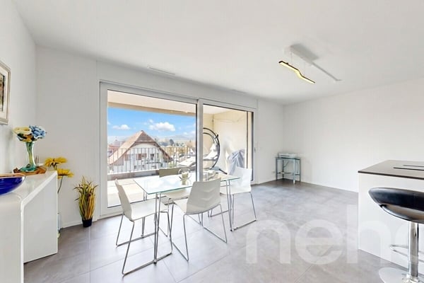 Lumineux 2.5 pièces avec balcon couvert et vue dégagée 2