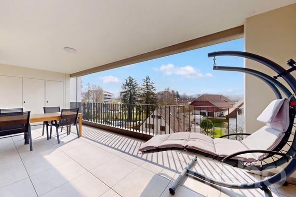 Lumineux 2.5 pièces avec balcon couvert et vue dégagée 3