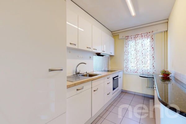 Ruhig gelegene 5-Zimmer-Wohnung mit Balkon und Tiefgaragenplatz 5