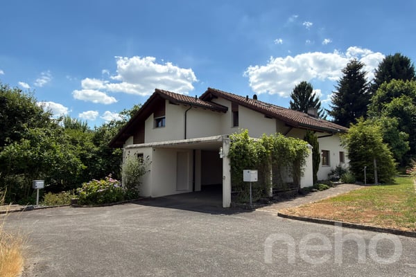 Grosses Einfamilienhaus mit Garten, Wintergarten und viel Potenzial 4