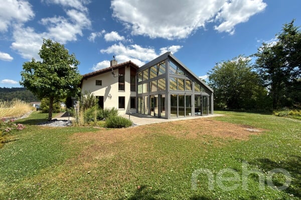 Grosses Einfamilienhaus mit Garten, Wintergarten und viel Potenzial 2