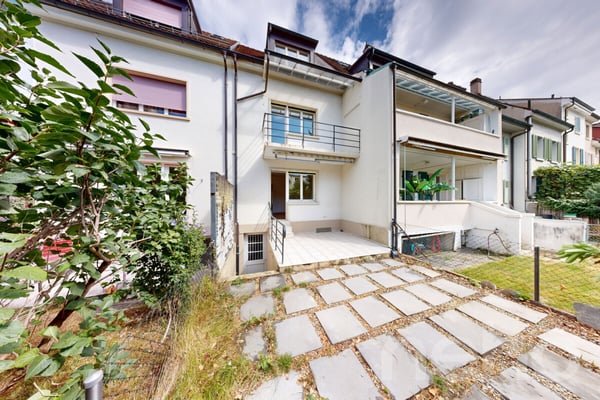 Gemütliches Reihenhaus zum Selbstgestalten im Neubadquartier 1