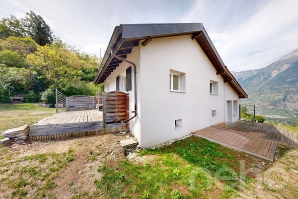 Maison rénovée avec grand jardin et vue sur les montagnes à Saxon 12