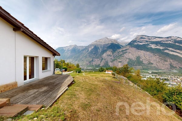 Maison rénovée avec grand jardin et vue sur les montagnes à Saxon 2