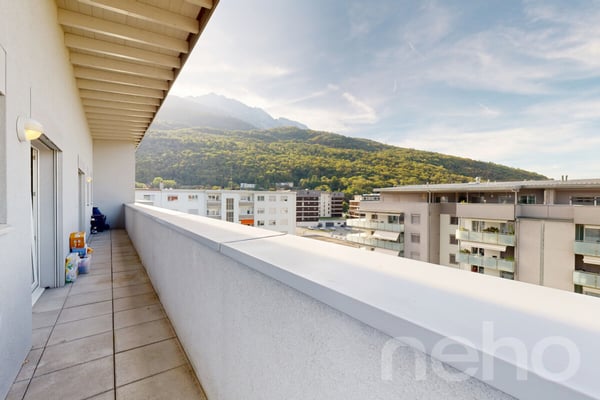 Grand Attique avec terrasse de 60m² et vue sur les montagnes. 9