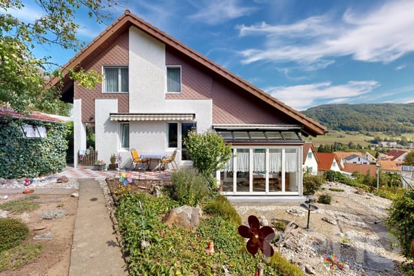 Freistehendes Einfamilienhaus mit unverbaubarer Aussicht 1